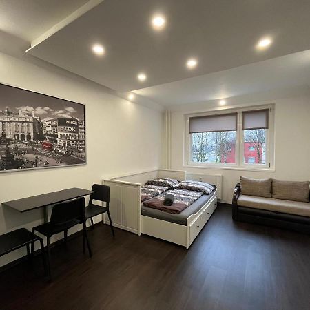 Apartment Charkovska Karlovy Vary Esterno foto