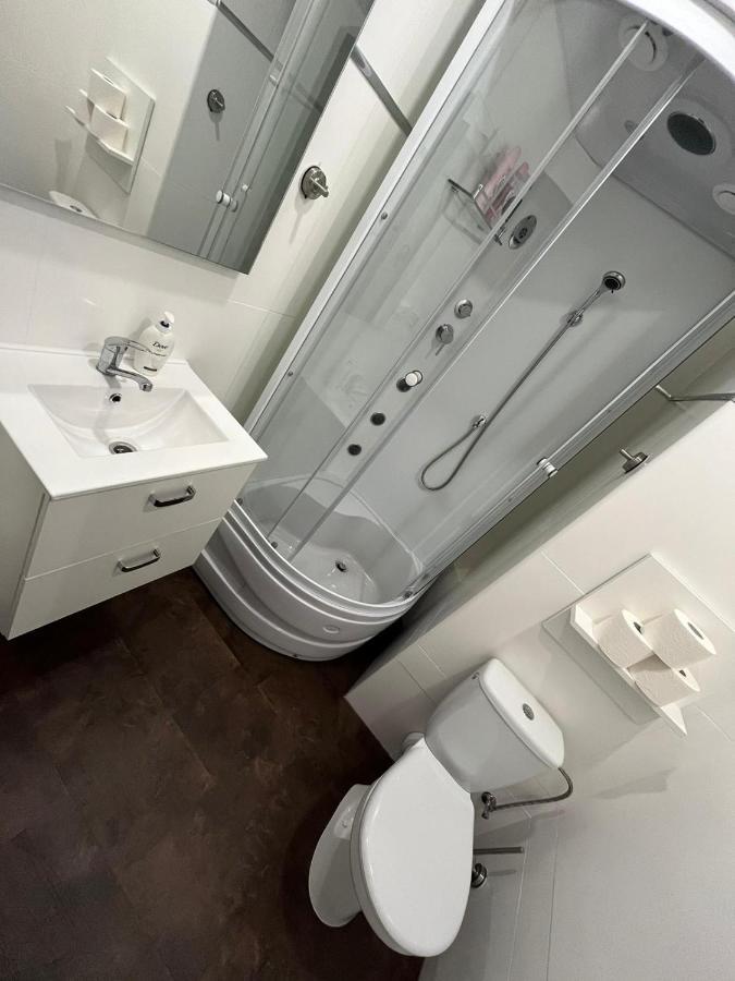 Apartment Charkovska Karlovy Vary Esterno foto